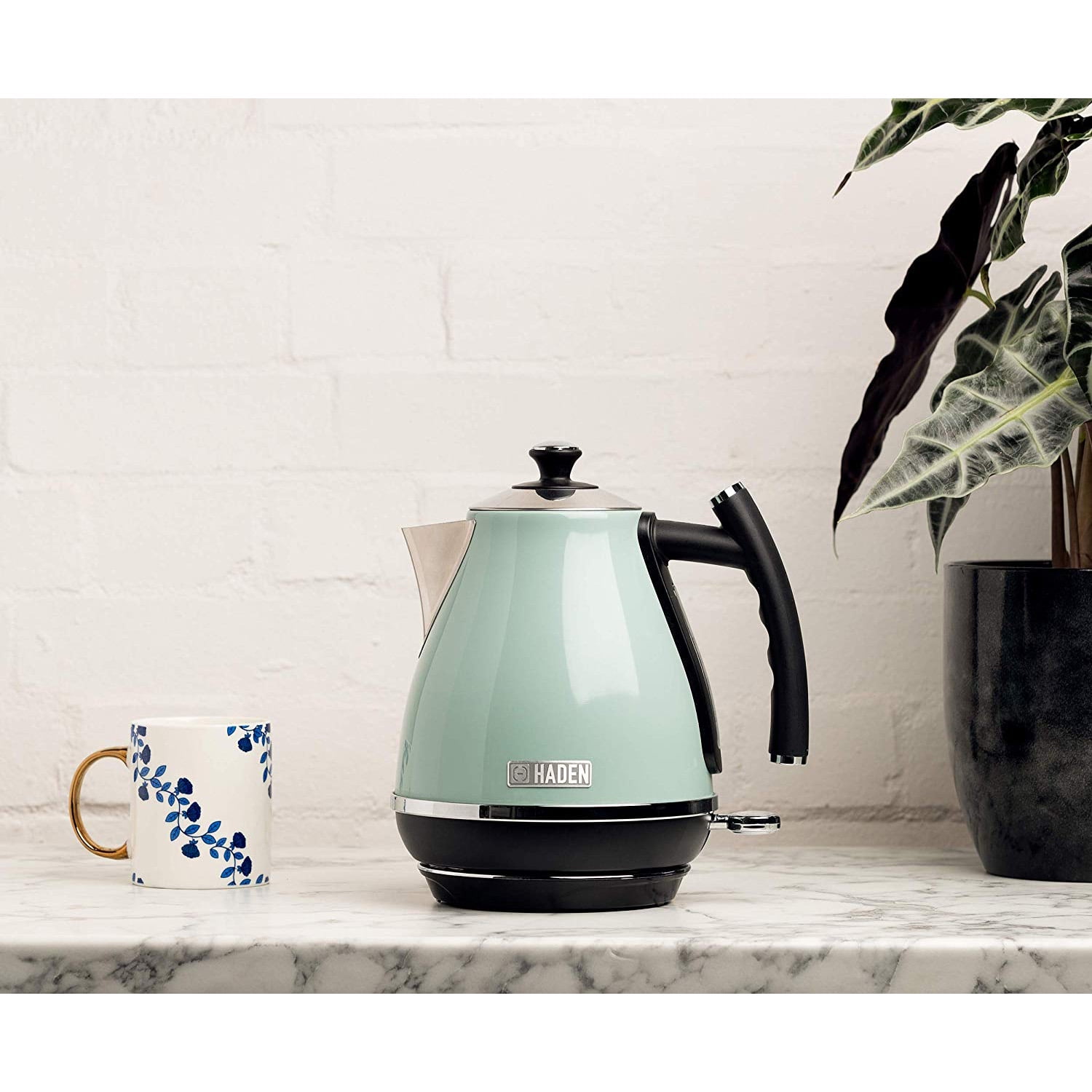 https://i5.walmartimages.com/seo/HADEN-Cotswold-1-7-Liter-Stainless-Steel-Body-Retro-Electric-Kettle-Sage-Green-75008_779221bb-a466-4d68-8c1b-369785f2e05d_1.8f5d2fd73219f407d367eb81a6561e5e.jpeg