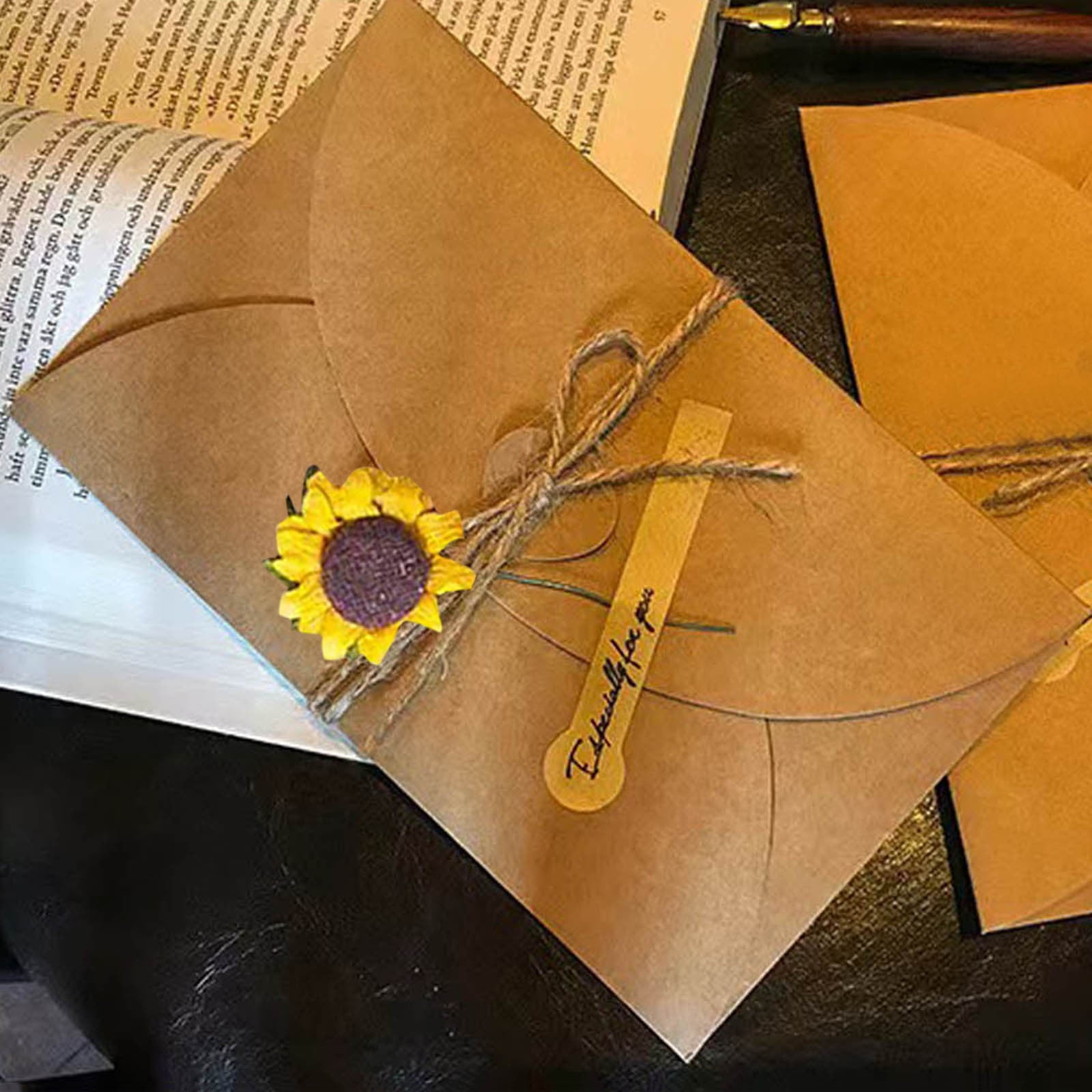 HALJEN Valentine's Day Cards Contain Envelopes with Dried Flowers