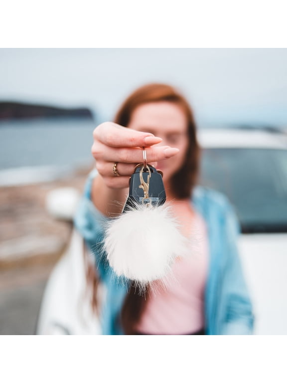 Fluffy White Pompom Balls, Durable Faux Fur, Ideal for Hats and Keychains, 6Pcs
