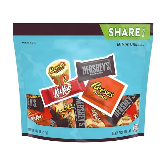 HERSHEY'S, REESE'S and KIT KAT Miniatures Milk Chocolate and Peanut Butter Assortment Candy (Pack of 16)