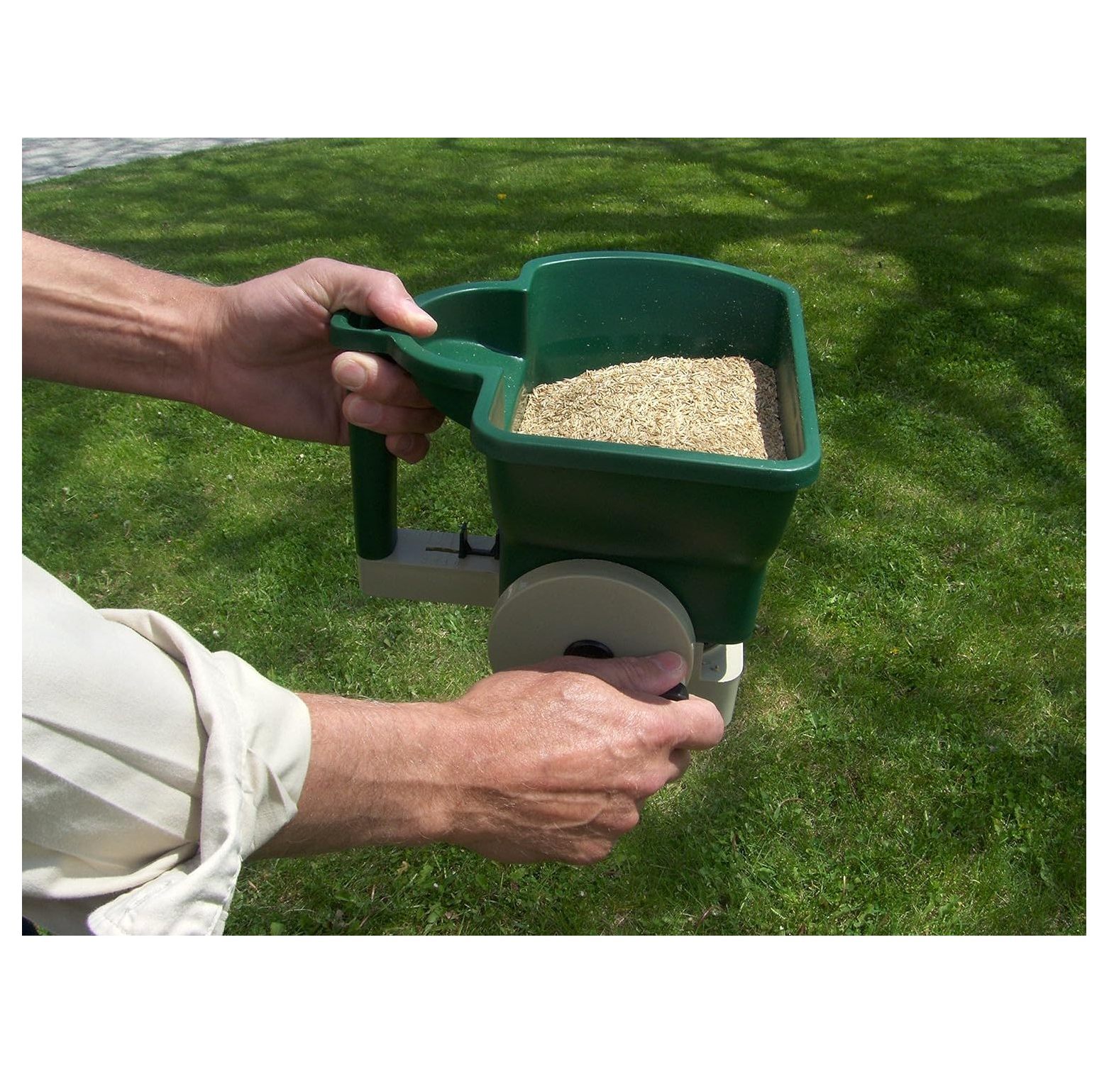 HElectQRIN HHBS125 Handheld Broadcast Spreader