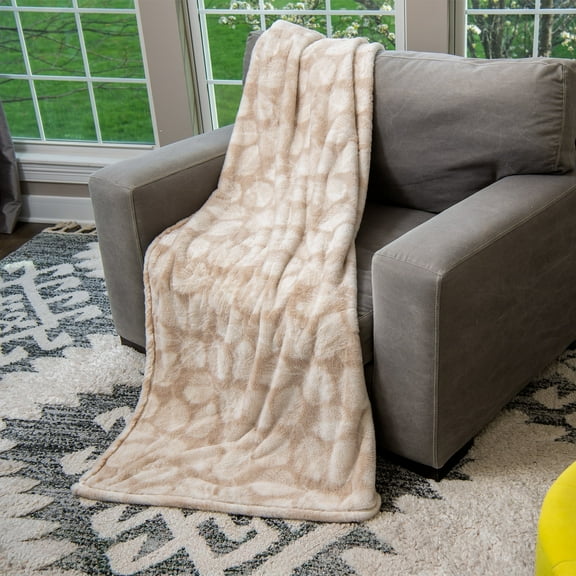 HGTV Super Luxe Faux Fur Throw Blanket Manchester Nomadic Desert 50 x 70 inches