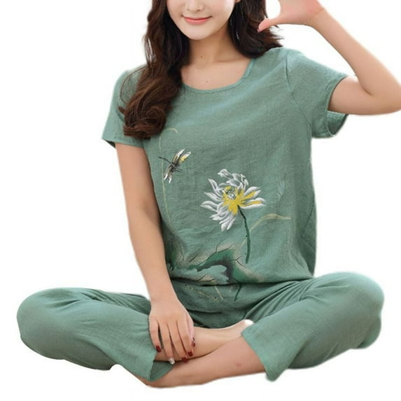 HGYCPP Womens Summer Plus Size Pajamas Set Chinese Lotus Floral Print Short Sleeve Tops Capri Pants Loose Sleepwear Loungewear XL-4XL