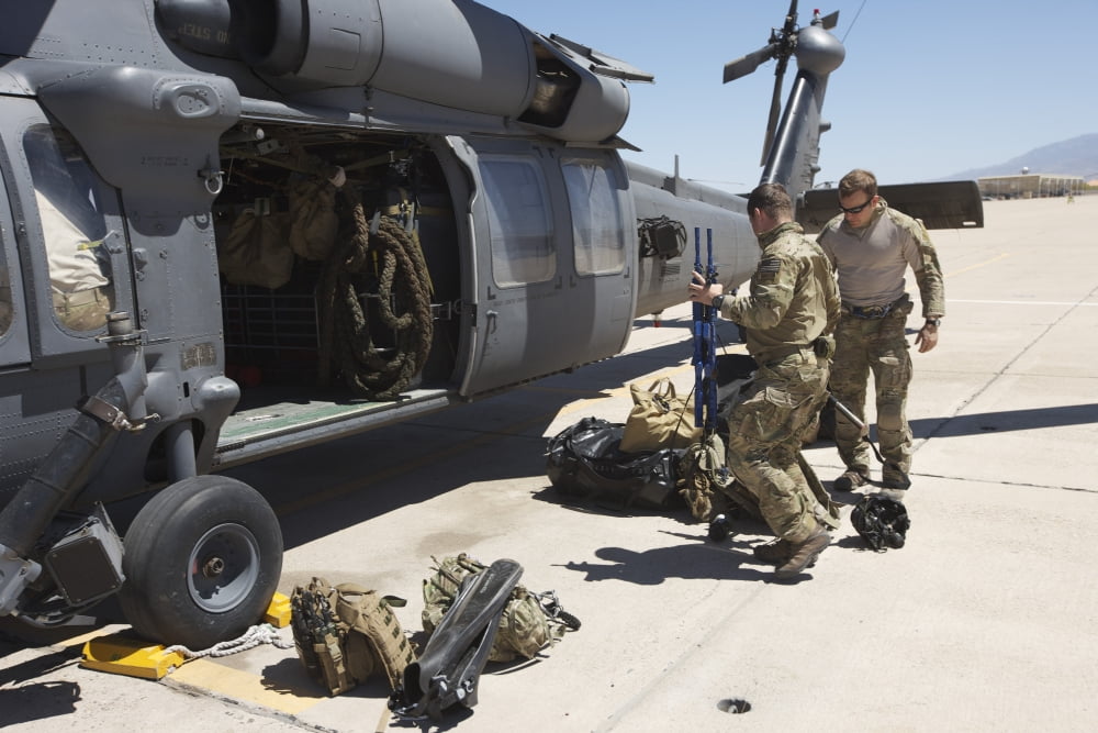 HH-60G Pave Hawk with pararescuemen Canvas Art - Terry MooreStocktrek Images (35 x 23)