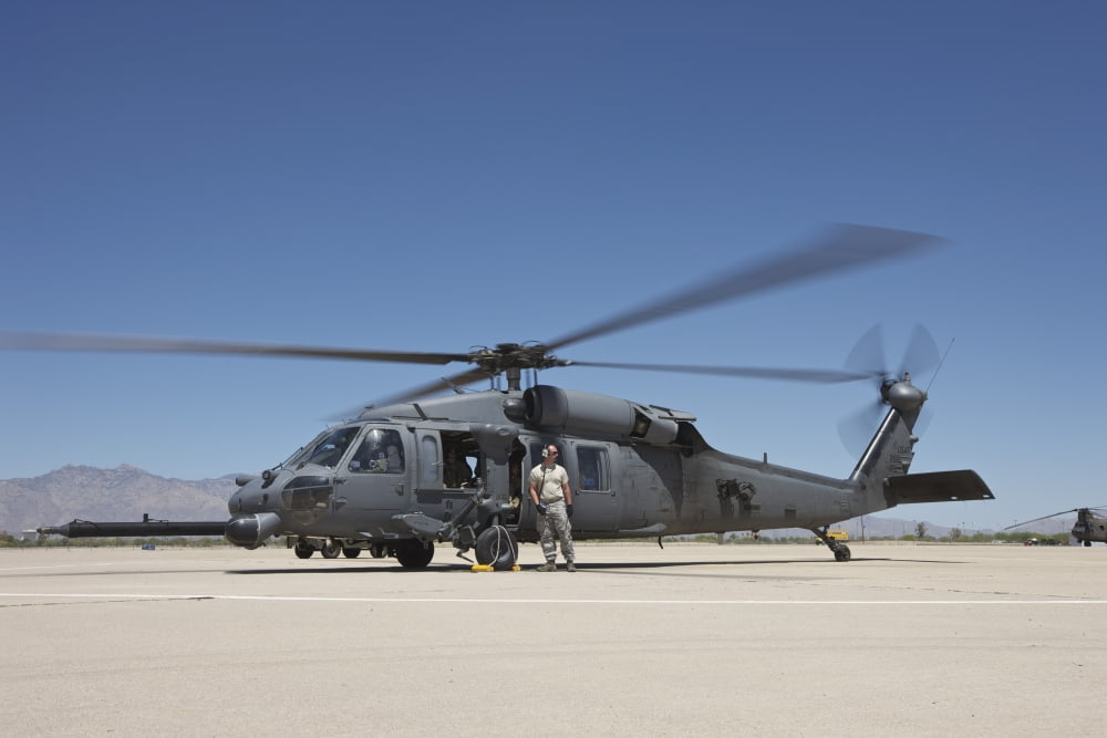 HH-60G Pave Hawk with pararescuemen Canvas Art - Terry MooreStocktrek Images (35 x 23)