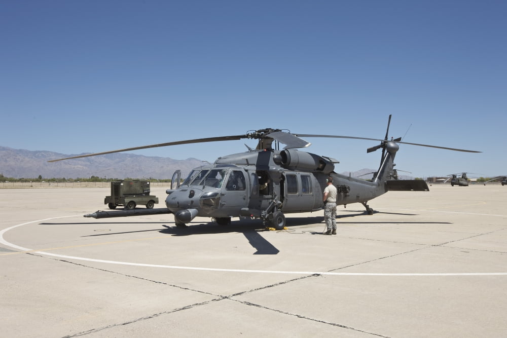 HH-60G Pave Hawk with pararescuemen Canvas Art - Terry MooreStocktrek Images (35 x 23)