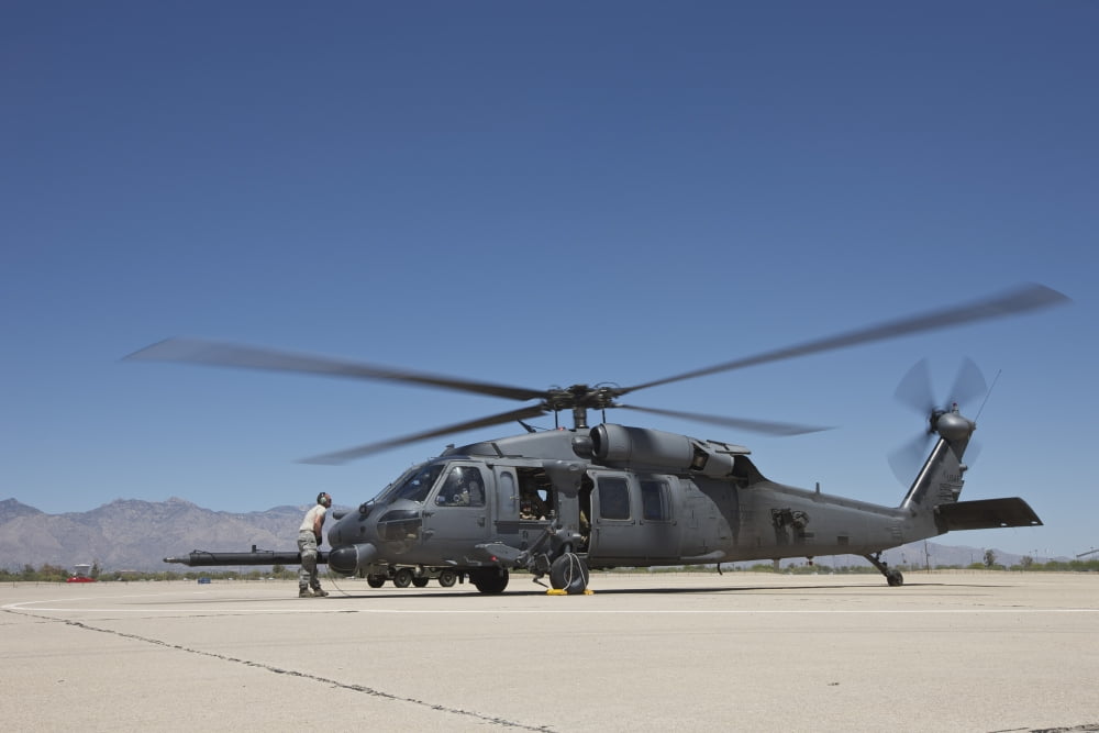 HH-60G Pave Hawk with pararescuemen Canvas Art - Terry MooreStocktrek Images (35 x 23)