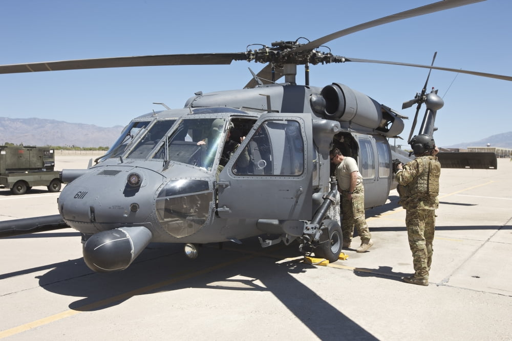 HH-60G Pave Hawk with pararescuemen Canvas Art - Terry MooreStocktrek Images (35 x 23)