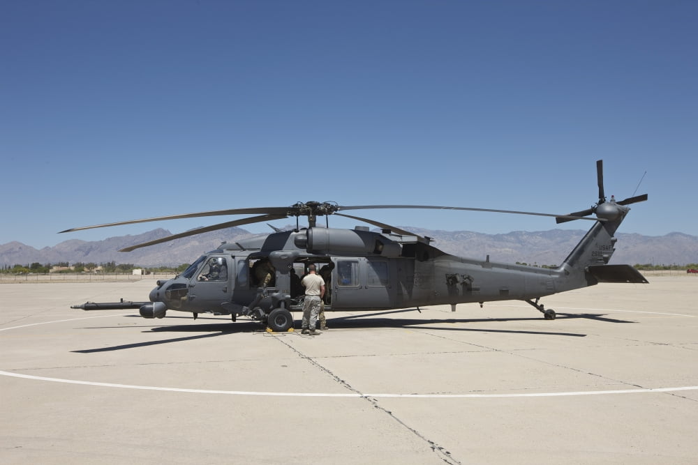 HH-60G Pave Hawk with pararescuemen Canvas Art - Terry MooreStocktrek Images (35 x 23)