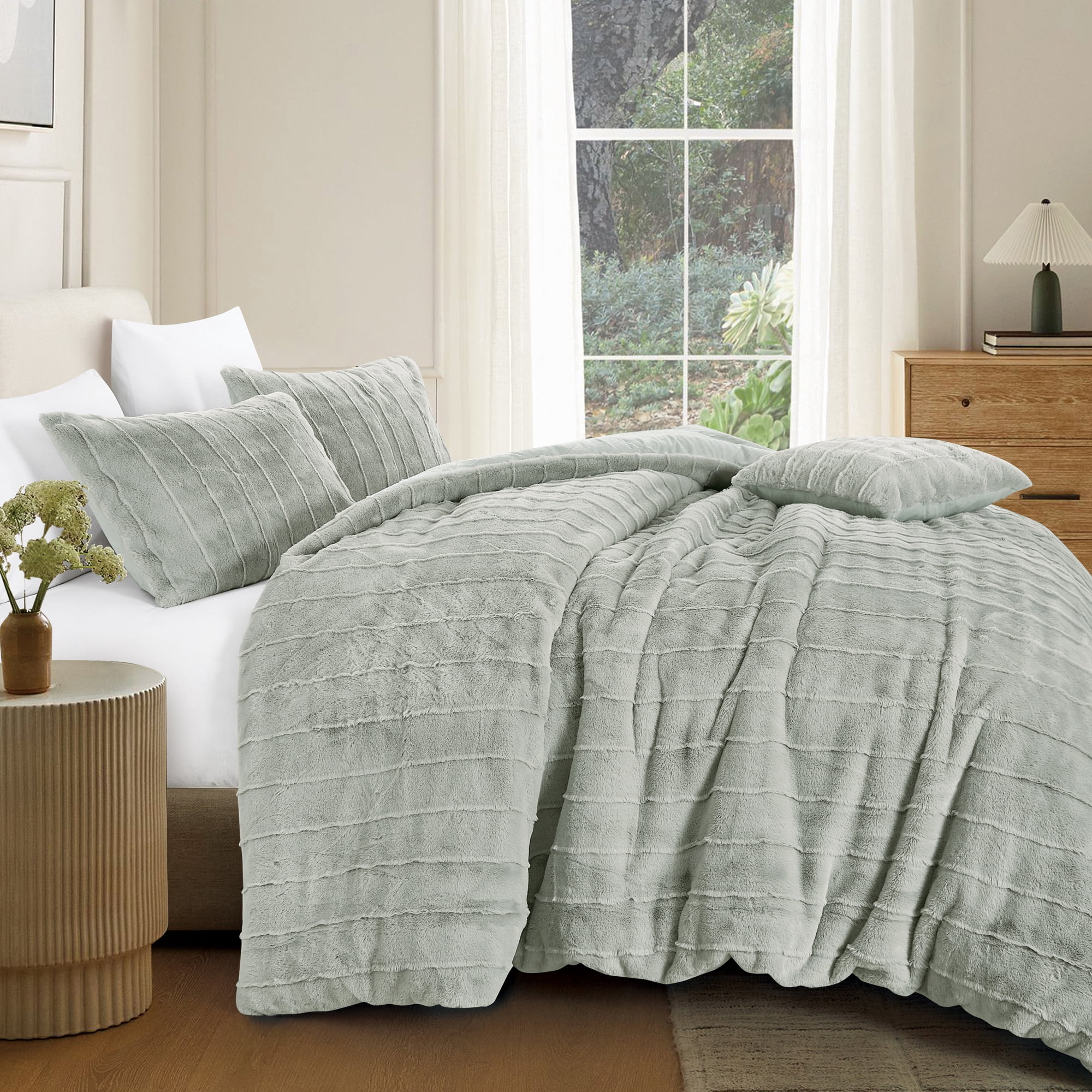 HIG 4-Piece Faux Fur Comforter Set – Luxury Ultra Soft Plush & Fluffy Bedding, Warm and Cozy Blanket with 1 Comforter, 2 Shams & 1 Decorative Pillow, King
