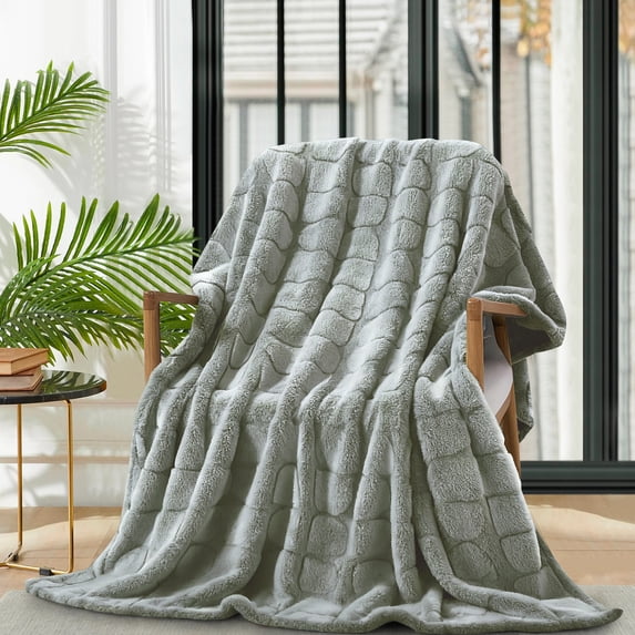 HIG Plush Fur Throw Blanket – Soft Cozy 100% Polyester, Warm Decorative Blanket for Sofa, Bed & Living Room, 50×70 Inch