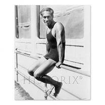 HISTORIX Vintage 1929 Duke Kahanamoku Sitting on Railing Print Photo - 8x10 Inch Vintage Olympic Swimmer Duke Kahanamoku Poster Wall Art