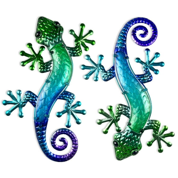 HONGLAND Metal Gecko Wall Art - 15 inch Lizard Outdoor Decor for Fence - Dynamic Garden Sculpture - Set of 2 in Green