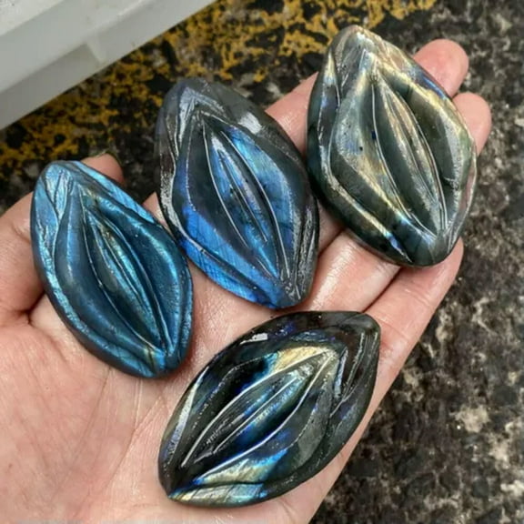 HOOUN 1.8" Natural Labradorite Source of Life Female Quartz Crystal Carved Skull Reiki-1PC(Random Shape)