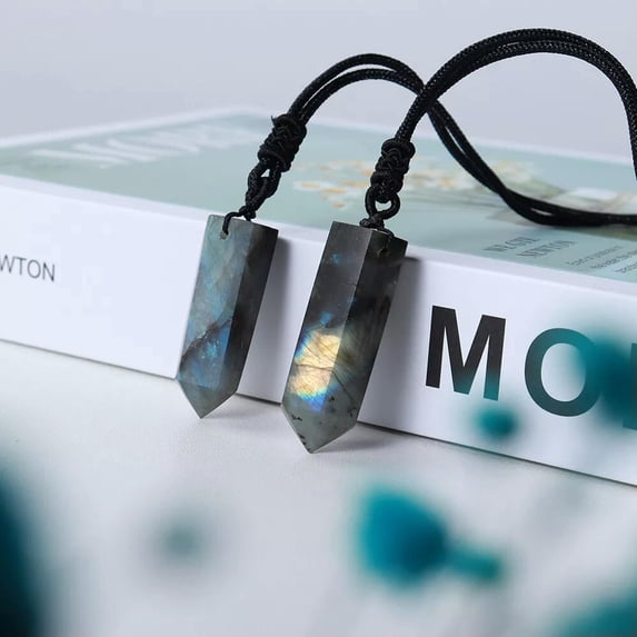HOOUN 1PC Natural Labradorite Single Pointed Crystal Pendant Necklace Column Hexagonal