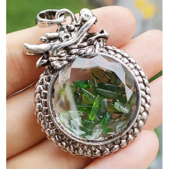 HOOUN 5pcs Green Crystal Gems Dragon Pendants Magic Reiki Healing Amulet