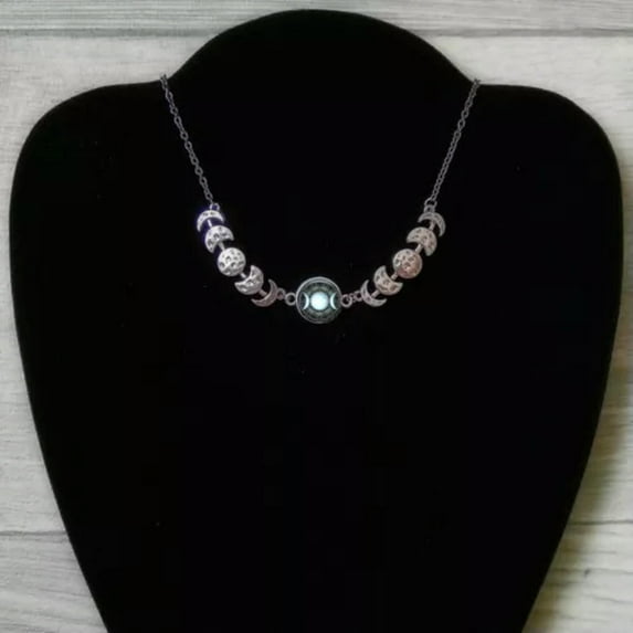 HOOUN Vintage Creative Triple Moon Necklace Women's Goddess Witchy Charm Jewelry-AQ-3751