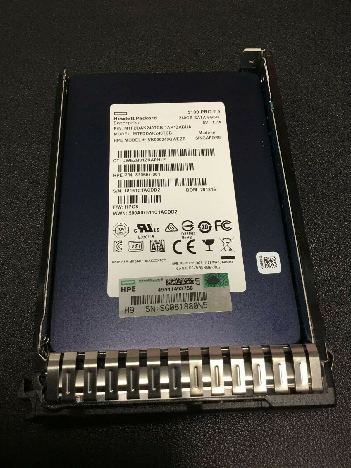 HP 875503-B21 Read Intensive - Solid state drive - 240 GB - hot-swap - 2.5 inch SFF - SATA 6Gb/s - with HPE SmartDrive carrier - image 1 of 2