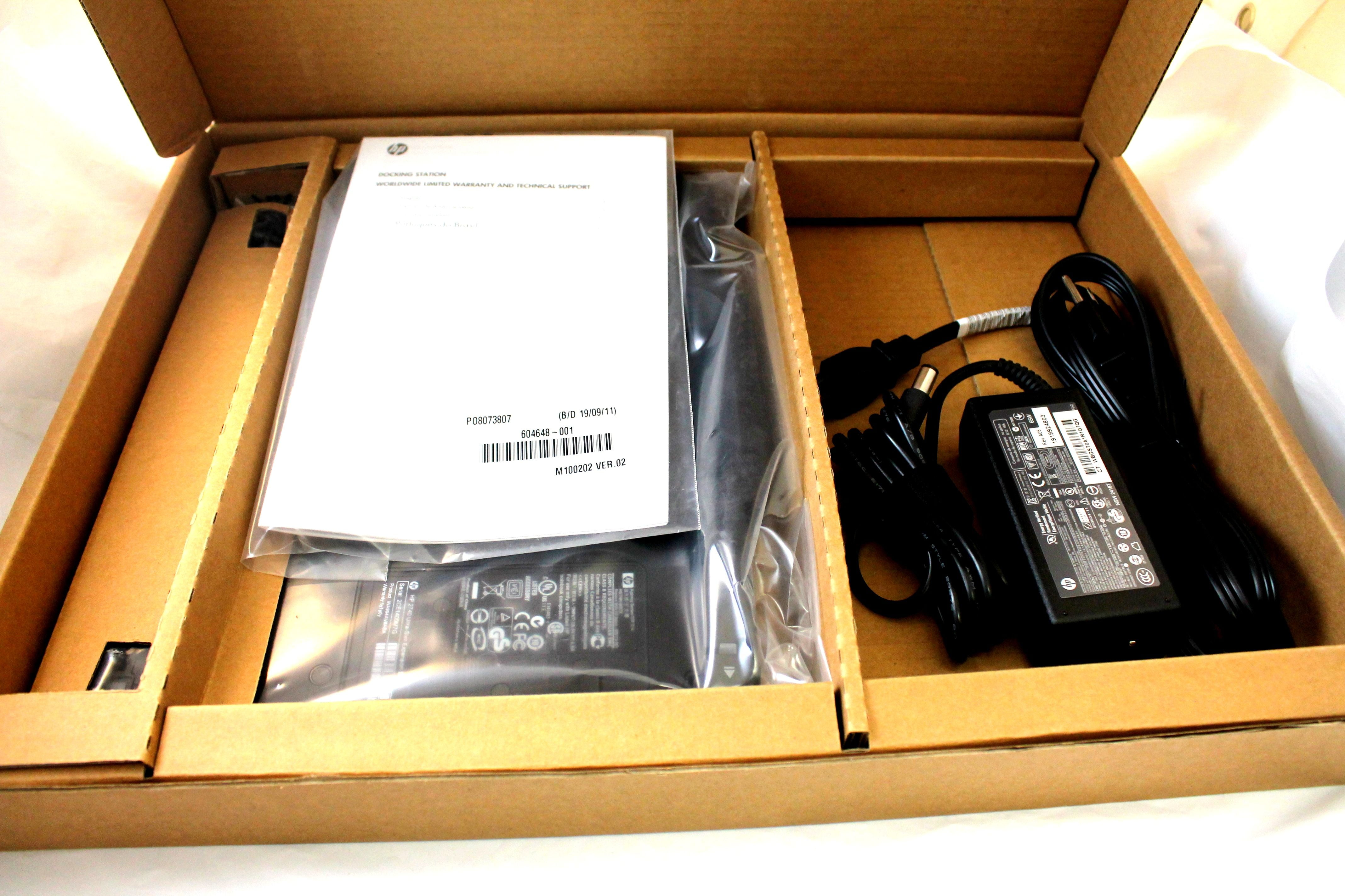 HP WA994AV-ABA HP EliteBook 2740 UltraSlim Docking Station and Charger Set