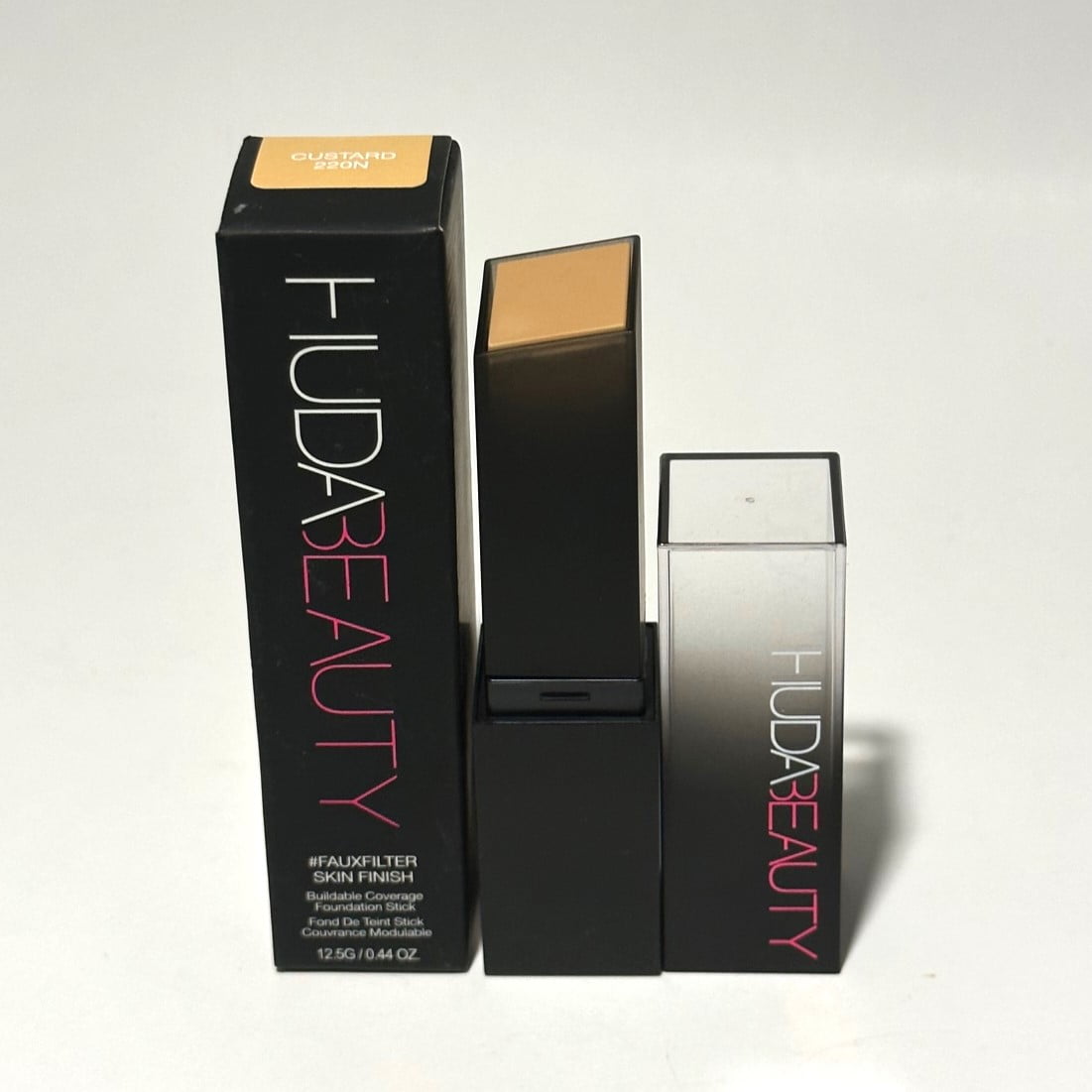HUDA BEAUTY #FauxFilter Skin Finish Buildable Coverage