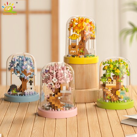 HUIQIBAO MOC Four season Mini Tree House with Display Box Model Micro Building Block Diamond Brick Toy for Children Desk Decor.