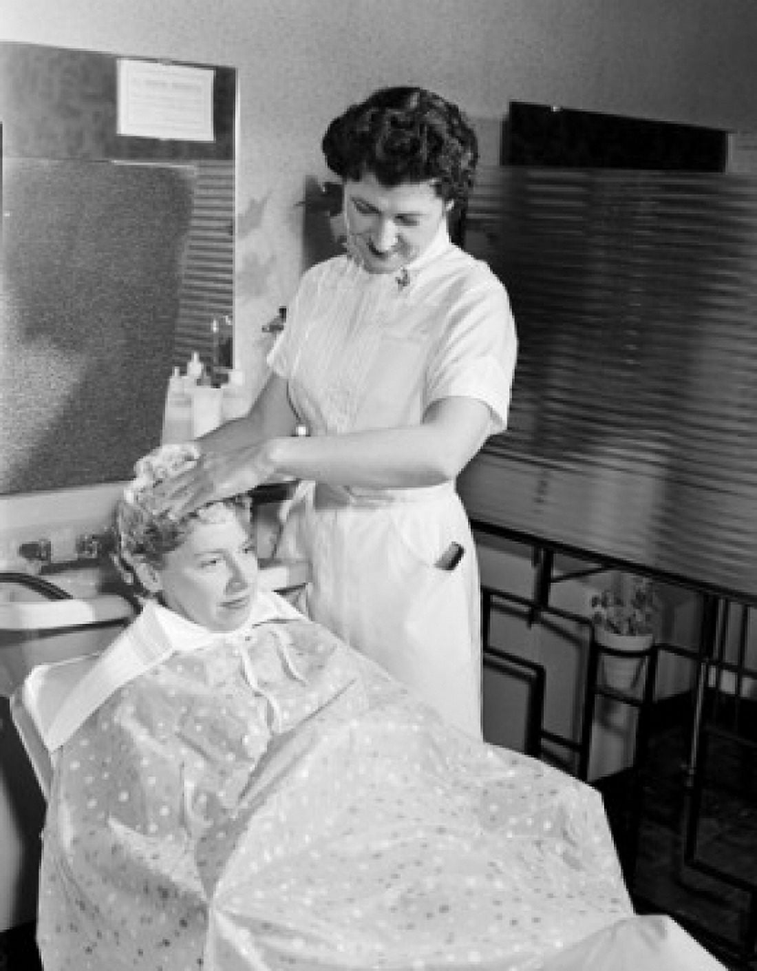 Hairdresser washing womans hair Canvas Art - (24 x 36)