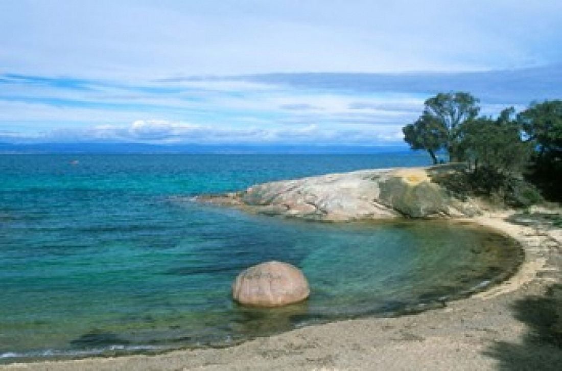 Half Moon Bay Freycinet National Park Tasmania Australia Canvas Art - Rob Tilley DanitaDelimont (26 x 18)