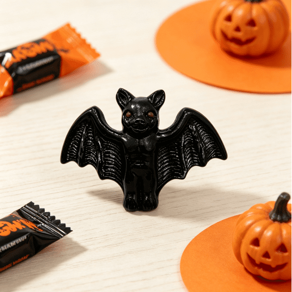 Halloween Bat Decoration Spooky Resin Figurine For Indoor Home Decor Shelf And Halloween Party Setup