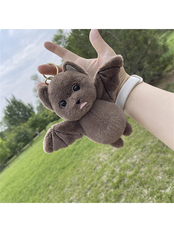 Halloween Bat Stuffed Animal, 6.6 in Soft Bat Plush Keychain, Halloween Indoor Decoration for Bag Backpack, Trick Or Treat Halloween Party Gift (Brown)