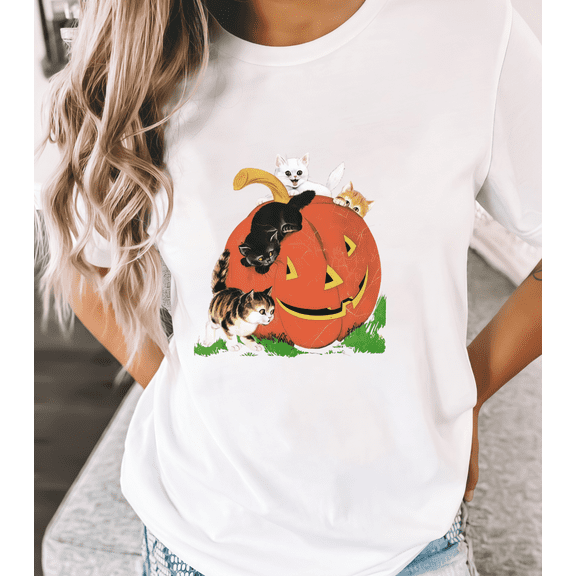 Women's Happy Halloween pattern T-shirt ，The playful cat plays with the pumpkin，Pattern printing，Halloween costume，Causal,cotton，white，S-5XL