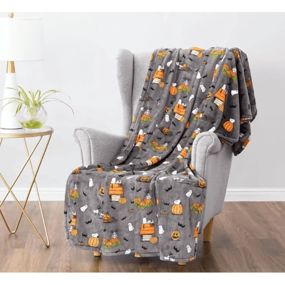 Halloween Plush Throw Blanket, Velvet Soft Oversized Fall Blanket with Cute Cartoon Character Design, Cozy Warm Lightweight Blanket for Sofa, Bed and Home Seasonal Decor