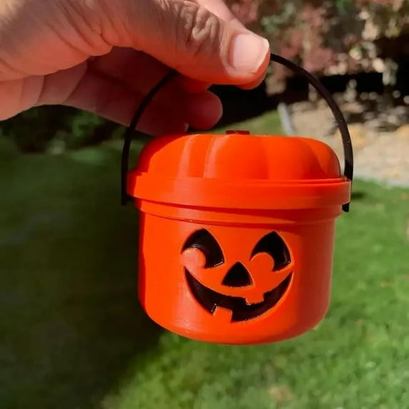 Halloween Pumpkin Mini Bucket, Kids Candy Container, Spooky Halloween Candy Holder with Durable Plastic, Compact Size, Trick-or-Treat Accessory, Halloween Party Decoration, Candy Storage Container