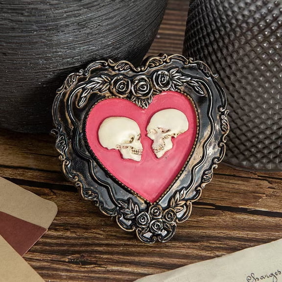 Halloween Romantic Love Skeleton Decor,Heart-Shaped Skull Ornament,Halloween Resin Craft Decorations