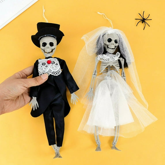 Halloween Skeleton Bride and Groom Couple Ornament Skull Bone Hanging Decoration for Home Haunted House Horror Props Bar Decor