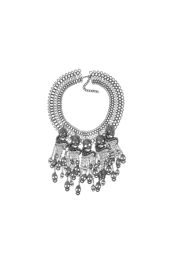 Halloween Skull Tassel Necklace for Women – Gothic Short Collarbone Chain with Crystal-Inlaid Skulls, Retro Alloy Jewelry Gift for Holiday Costume & Fashion