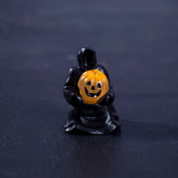Halloween Themed Resin Figurines, Halloween Mini Figurines, Miniature Landscape Decoration Set House Accessories For Shelf Desktop Window Decoration