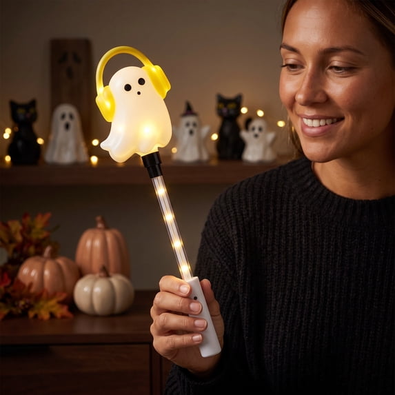 Halloween glow sticks, ghosts and pumpkins shaped LED glow sticks, suitable for Halloween party decorations.