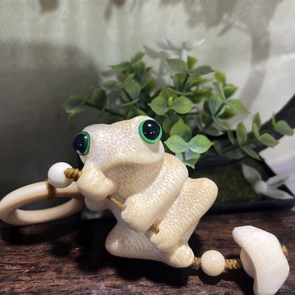 Hand Carved Frog Amulet Figurine Bamboo Home Decoration