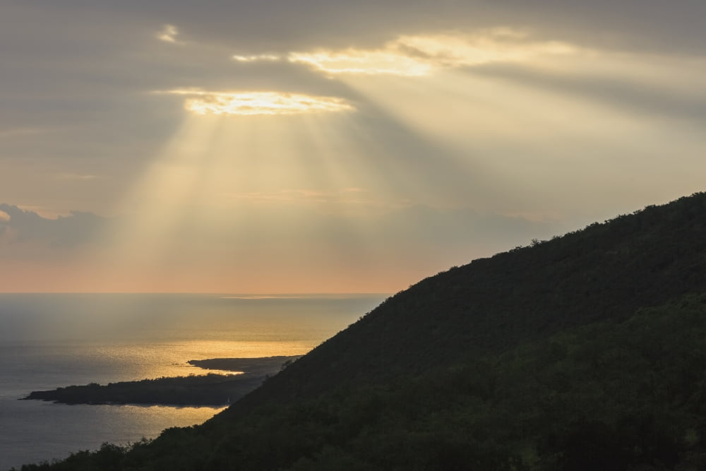 Hand of Gold Lighting over pali (cliff) on Kealakekua Bay Kona Island of Hawaii Hawaii United States of America Canvas Art - Alvis Upitis Design Pics (19 x 12)