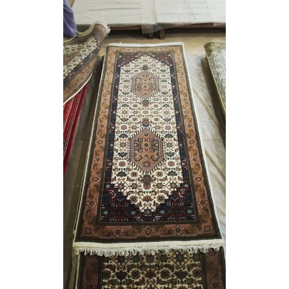 Hand Knotted Persian New Zealand Wool Rug.Cream & Beige.Elevate your space with timeless elegance using this luxurious hand-knotted rug.Expertly crafted by skilled artisans,this Persian-style ru