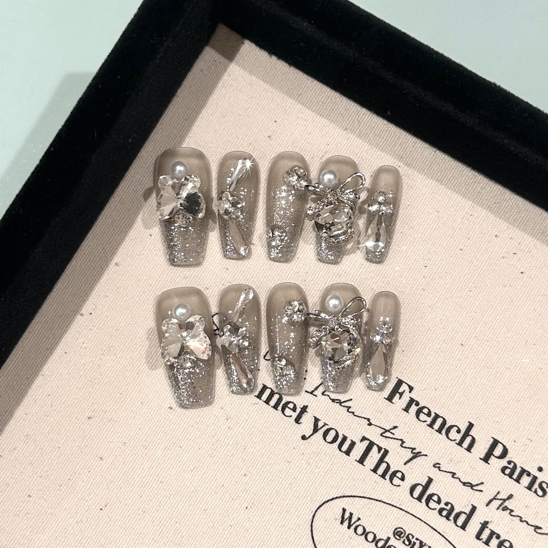 Hand-worn nail pads have a high sense of summer ice through gray butterfly big diamond nail stickers, removable, explosive, light and luxurious