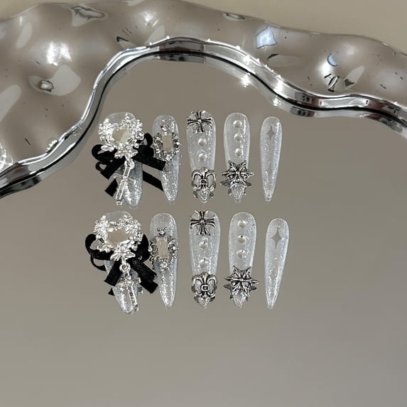 Hand-worn nail pads, high-end sense, big love, diamond bow manicure, removable silver Crowe heart white nails