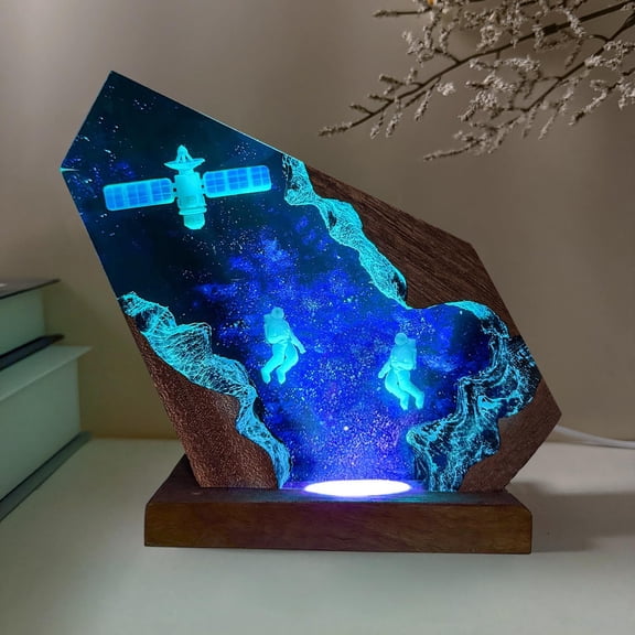Handcrafted Astronaut Resin Lamp, RGB Galaxy Light With Base USB Charging, Space Themed Bedroom Decor, Astronomy Gift for Sci-fi Lovers, Birthday Valentine's Day Gifts for Women & Men (S,6"x4") Y101