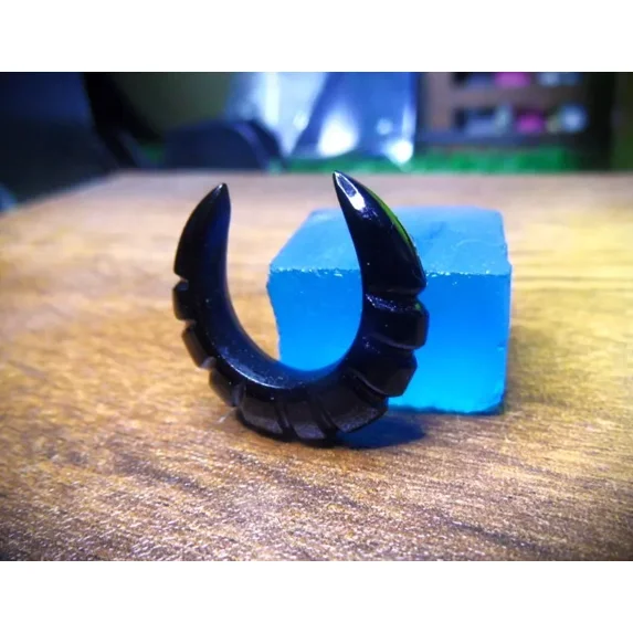 Handcrafted Black Onyx Gemstone Septum Piercing Pincher – Bold and Elegant Jewelry Piece for a Sophisticated, Unique Look-2.5mm Gauge