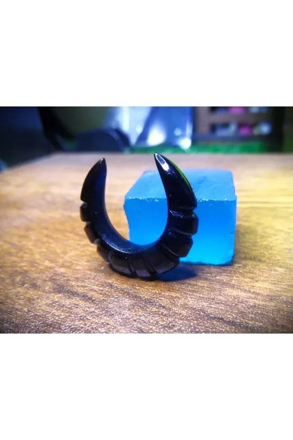 Handcrafted Black Onyx Gemstone Septum Piercing Pincher – Bold and Elegant Jewelry Piece for a Sophisticated, Unique Look-2.5mm Gauge