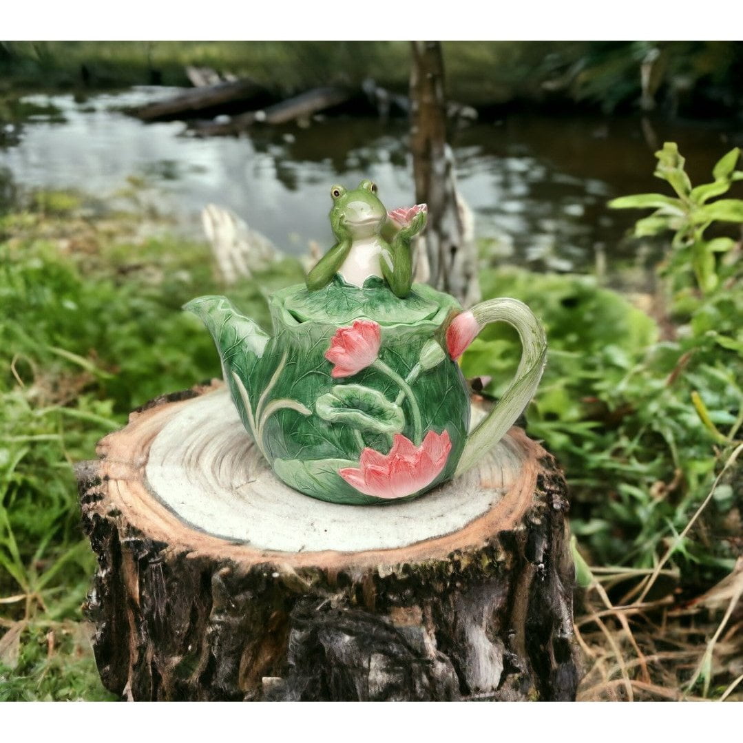 Handcrafted Ceramic Frog Teapot with Stainless Steel Infuser, 24oz