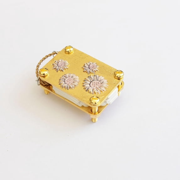 Handcrafted Mini Flower Press, Gold-Plated Metal Press Kit with Floral Patterns, Portable for Preserving Blooms, Leaves, Botanical Art(D)