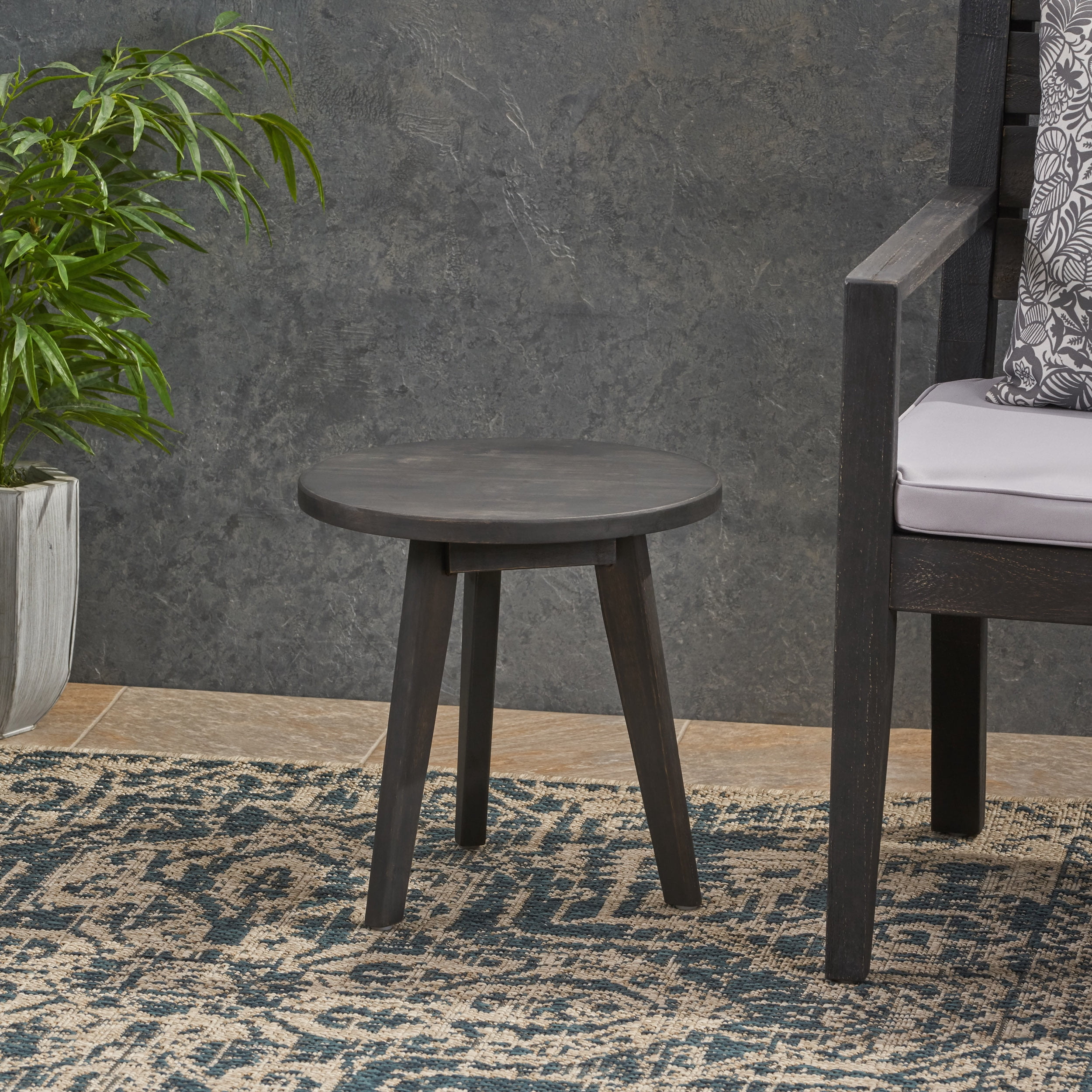 Handcrafted Round Acacia Wood Tripod Side Table, 3‑Leg Mod‑Style Outdoor End Table with 50 LB Weight Capacity for Patio Deck Backyard