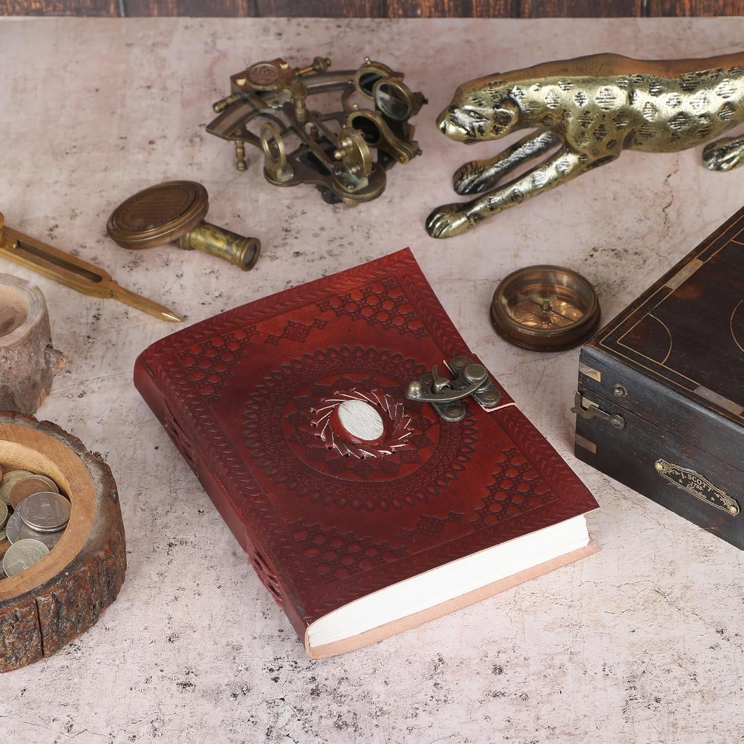 Handmade Leather Journal Vintage Wine Diary with Brass Clasp Non-Refillable Notebook for Writing Sketching Daily Notes Men Women