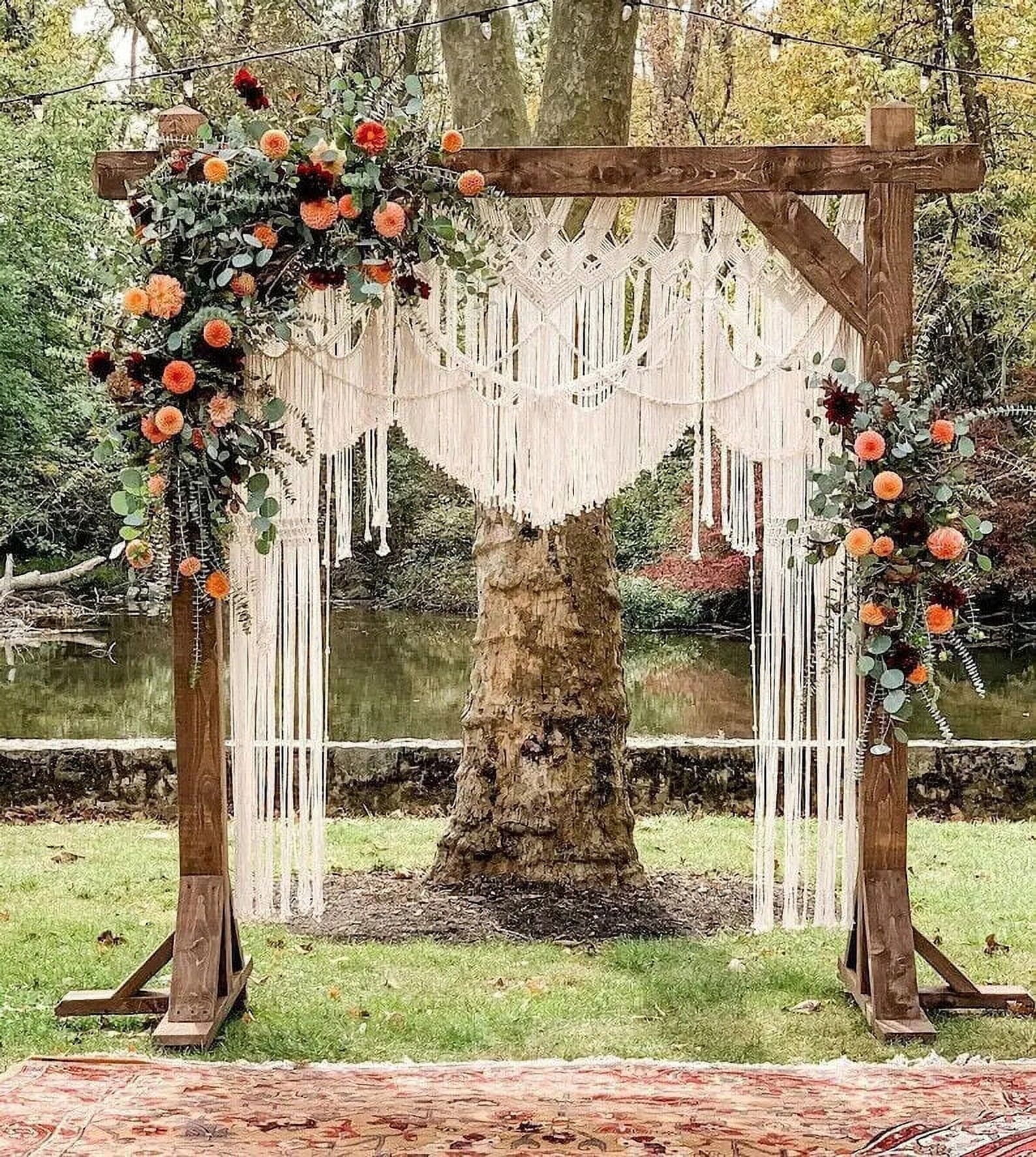 Crochet wedding backdrop | Beachweddingtips.com